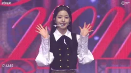 IVE THE FIRST FAN CONCERT - The Prom Queens.mp4_20230321_103232.039.webp IVE THE FIRST FAN CONCERT - The Prom Queens.mp4_20230321_103232.039.webp