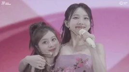 Beyond LIVE - TWICE 5TH WORLD TOUR ‘READY TO BE’ in JAPAN.mp4_20230607_210738.612.webp