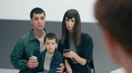 Samsung-iphone-X-ad-notch.webp Samsung-iphone-X-ad-notch.webp