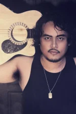 Rod Maceda guitar black sando long hair.webp