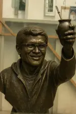 20250701_1355_Bronze Statue with Mate_remix_01jz28ta93ffjtgw8h6vgsbq60.webp