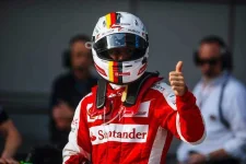 c-ferrari-vettel-thumbsup.webp