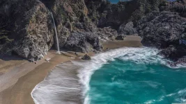 mcway_falls_at_julia_pfeiffer_burns_state_park_california-wallpaper-5120x2880.webp