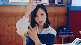 giphy.gif giphy.gif