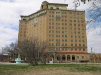640px-BakerHotelTX.webp