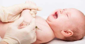 crying-baby-injection-474764714-632x332.webp