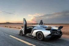 Lamborghini-Veneno-Doors-open.webp