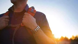 multi-tool-bracelet-watch-gadget-2.webp