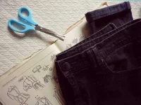 scissorjeans.webp scissorjeans.webp