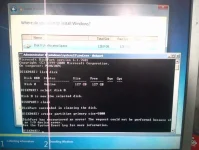 561793