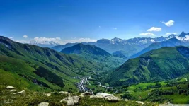 mountaintown-wallpaper-1366x768.webp