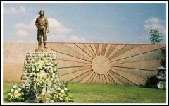 Kamikaze-pilot-statue-in-Mabalacat.webp