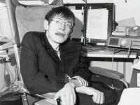 stephen-hawking-1982-gty-thg-180313_4x3_992.webp