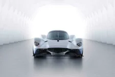 aston-martin-valkyrie_01-640x640.webp