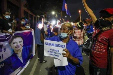 20210224-robredo-supporters-elections-jc.webp 20210224-robredo-supporters-elections-jc.webp