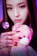 GUESS_WHO_DAY_Ver._Ryujin_teaser_photo.jpg