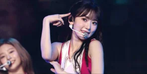 IZONE - 1st Concert in Japan [ Eyes On Me ] Tour Final - Saitama Super Arena [DISC1][BDRIP][10...jpg