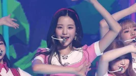 IZONE 1ST CONCERT IN SEOUL [EYES ON ME].mp4_20210512_190036.298.webp