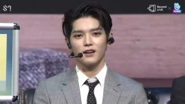 nct 127 fanmeeting.mp4_20210709_210825.072.webp