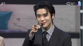 nct 127 fanmeeting.mp4_20210709_205915.581.webp