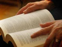01-reading-books-sl.webp 01-reading-books-sl.webp