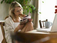 02-younger-reading-books-sl.webp 02-younger-reading-books-sl.webp