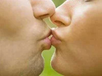 kissing-benefits-01-kiss-sl.webp