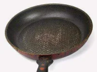 e-things-to-never-buy-garage-sale-03-frying-pan-sl.webp