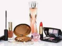 -more-things-to-never-buy-garage-sale-08-makeup-sl.webp