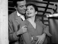 01-stay-in-touch-happiest-couples-sl.webp