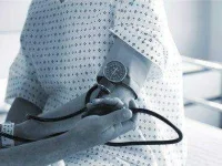 01-blood-pressure-checks-one-arm-sl.webp
