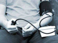 02-blood-pressure-home-monitor-sl.webp