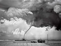 05-stunning-photographs-tornado-fsl.webp