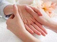 05-massage-hands-nails-sl.webp