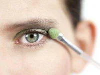 02-makeup-artist-tricks-use-color-sl.webp