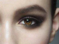 01-makeup-artist-tricks-eyeshadow-color-sl.webp