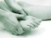02-tennis-balls-sore-feet-sl.webp