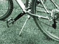 06-tennis-balls-keep-bike-level-sl.webp