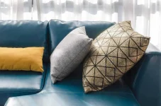 decorating-formulas-throw-pillows.webp