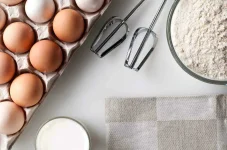 04-cooking-shortcuts-bake-with-cold-eggs.webp