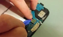 samsung-galaxy-tab-3-prying.webp