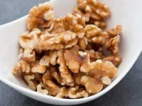 10-foods-to-prevent-wrinkles-09-walnuts-sl.webp