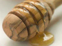 10-Foods-That-Make-You-Sleepy-honey-08-sl.webp