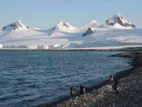0-most-extreme-world-destinations-07-Antarctica-sl.webp