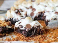 04-smores-brownies-fsl.webp 04-smores-brownies-fsl.webp