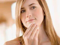 39-ways-skin-glow-naturally-03-toner-sl.webp