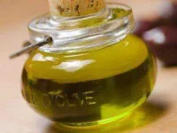 05-olive-oil-healthy-nails-sl.webp 05-olive-oil-healthy-nails-sl.webp