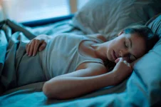 02-lose-weight-in-your-sleep-darkness.webp