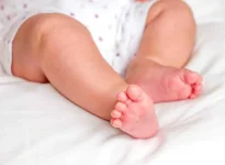03-newborns-kneecaps.webp