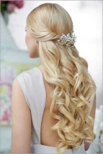 Half-Up-Half-Down-Wedding-Hairstyles-7-683x1024.webp